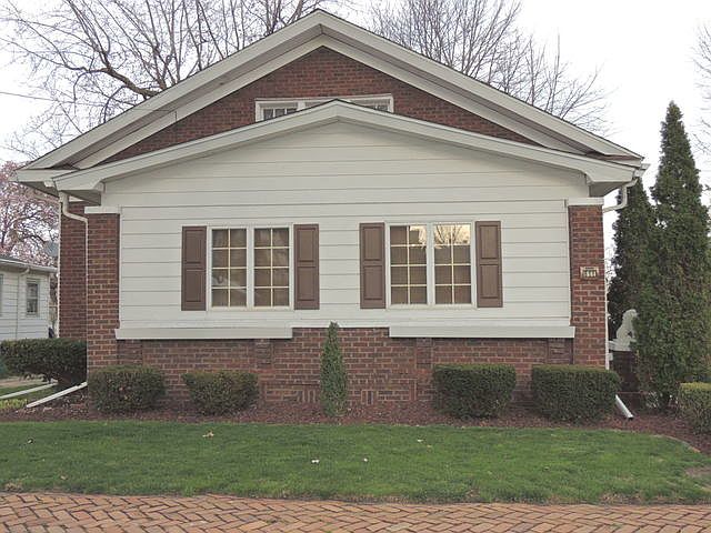 1st image of 611 N Shabbona St