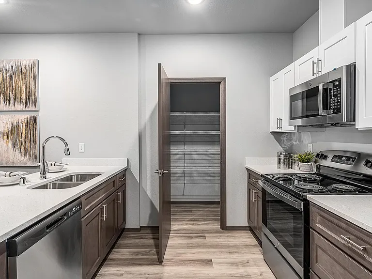 2513 N Regal St — Photo 8