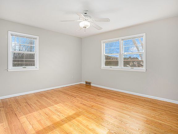 3rd image of 3757 Burton St SE