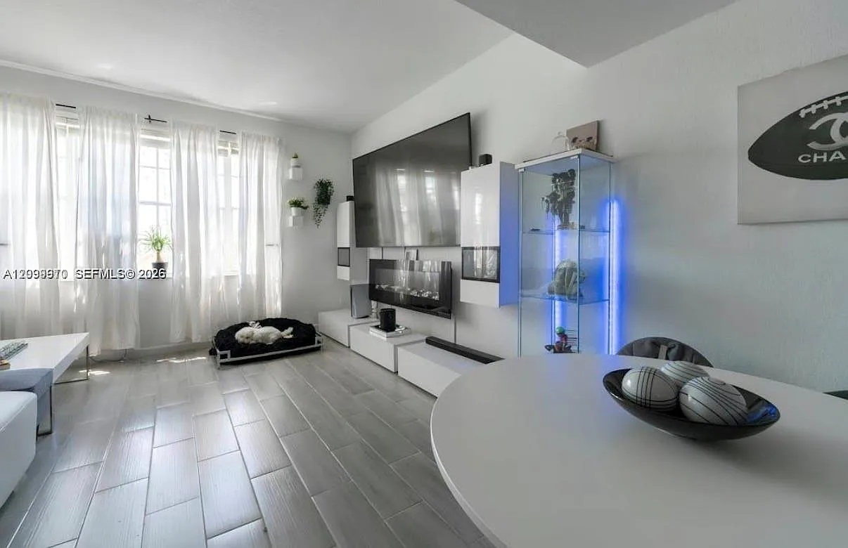 Villas De Tuscany Condo — Photo 4
