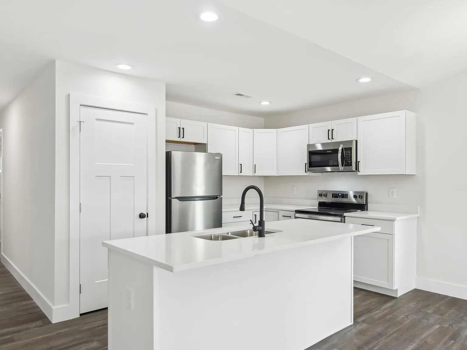 3 bed, 1404 sqft, $1,645 — Photo 3