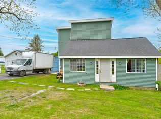 792 Middle Rd, Oswego, NY 13126