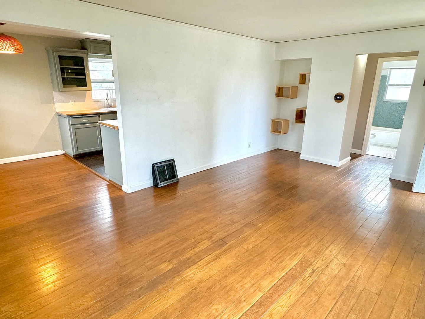 Montavilla Bungalow with Hardwoods, Fenced Backyard, Large Basement — Photo 3