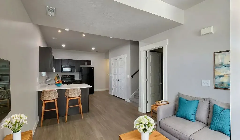 2 bed, 2.5 bath, 1365 sqft, $2,175 — Photo 4