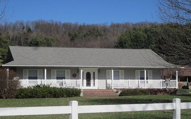 2nd image of 855 Mount View Rd