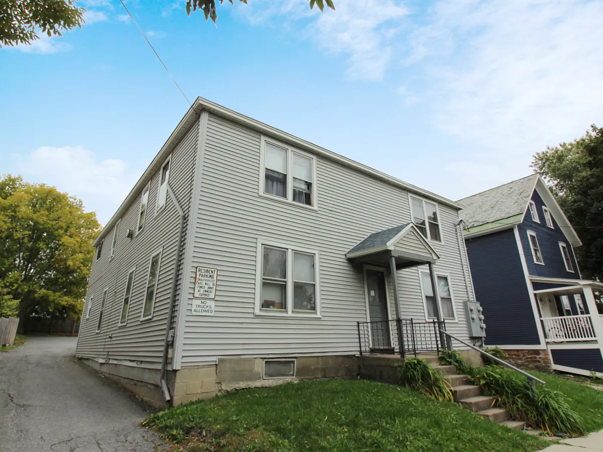 Front of building - 224-226 Pine St