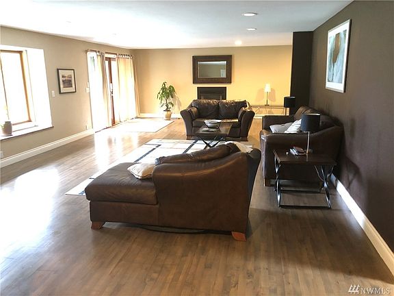 3rd image of 3245 S Bay Dr