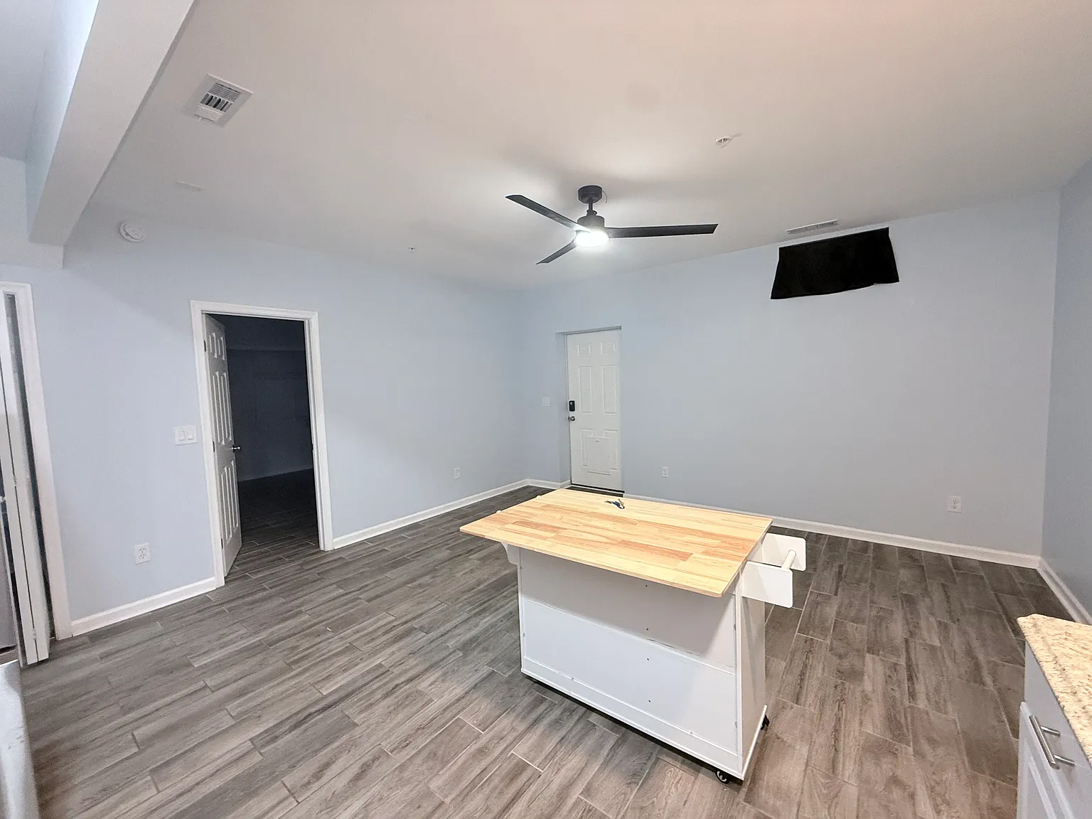 Studio, 960 sqft, $1,800 — Photo 4