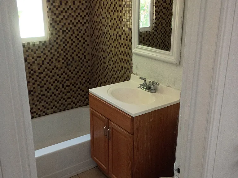 1514 NW Smith Ave — Photo 7