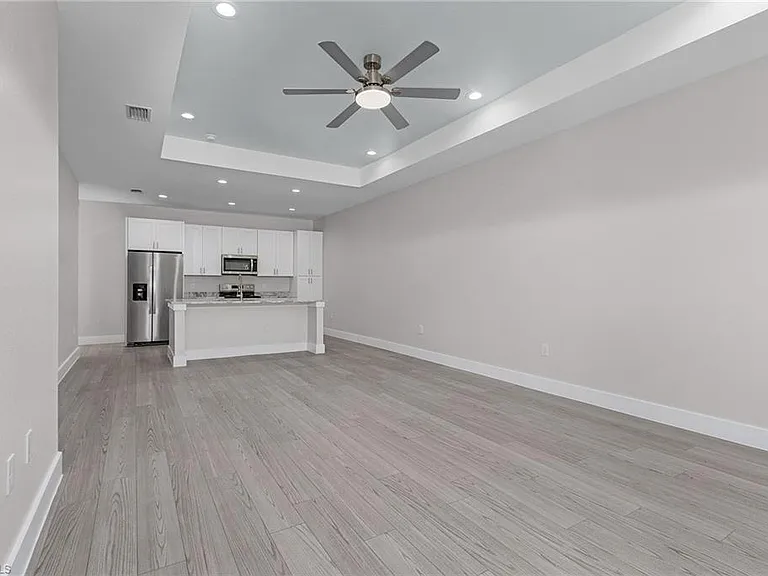 26221 Sandhill Blvd — Photo 9