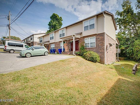 3rd image of 10412 Victoria Dr