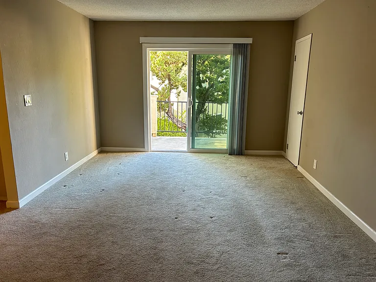 200 Towne Ter #14 — Photo 5