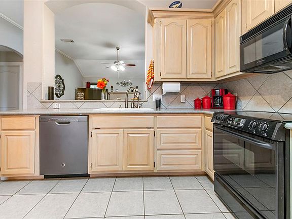 3rd image of 108 Silver Bay Ln
