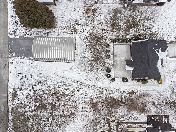 2nd image of 221 Hawthorne St