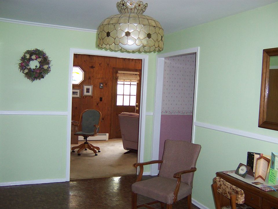 EntranceFoyer to Fam Room