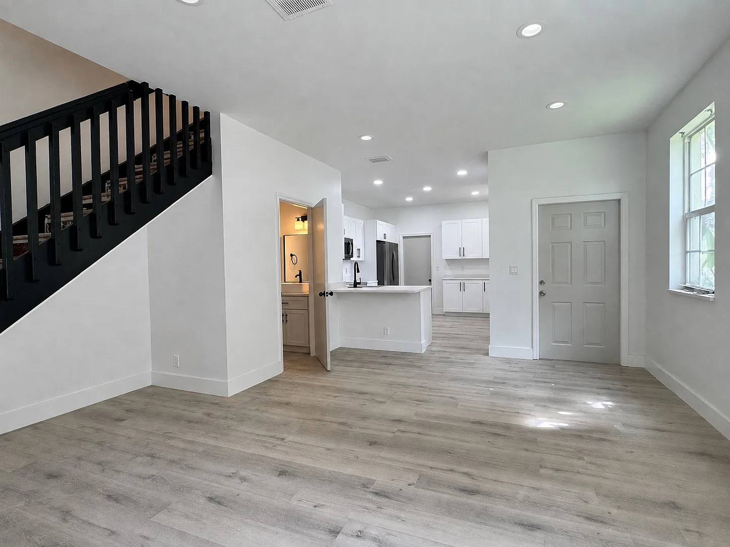 4 bed, 1737 sqft, $3,950 — Photo 4