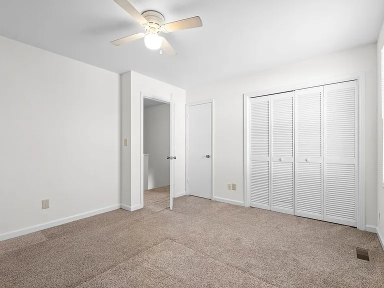 W Knollwood Cir - 1500 — Photo 14