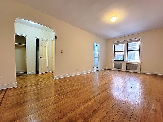 1st image of 150 W 21st St #V