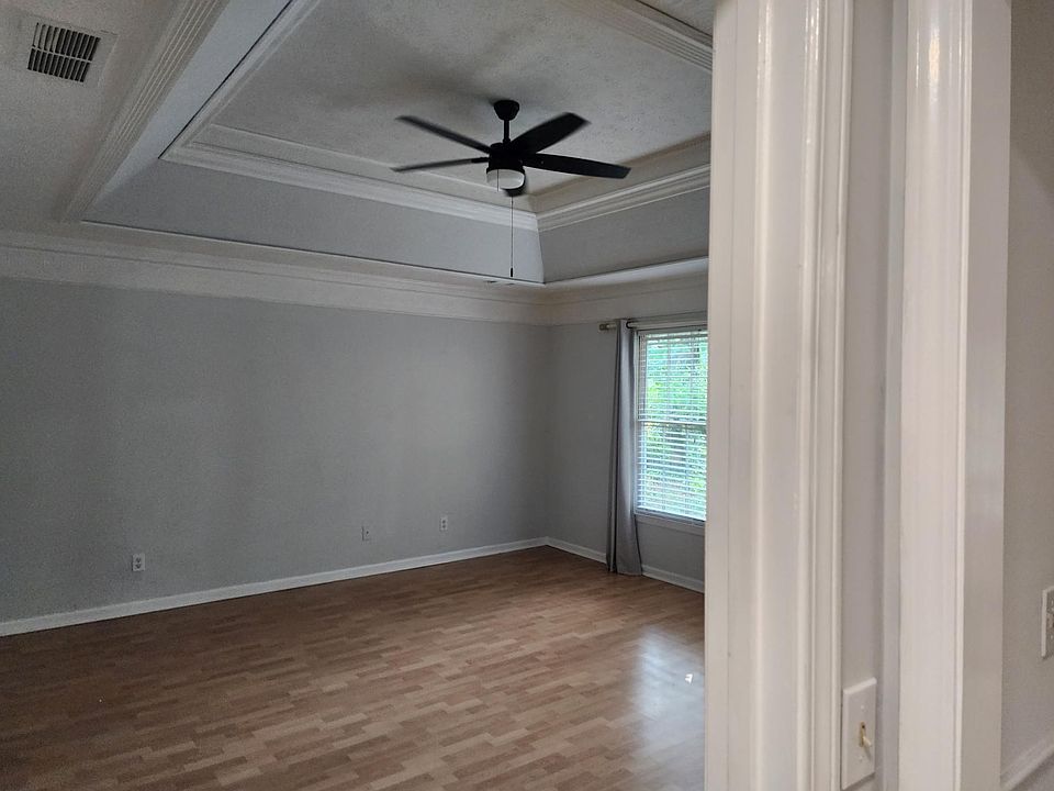 1st image of 3030 Lakecrest Dr