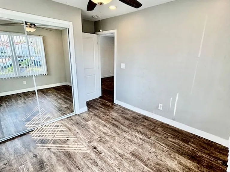 Beautiful Renovated 2bd with Yard — Photo 12