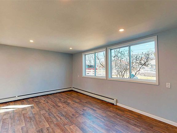 5th image of 54 Clarke St