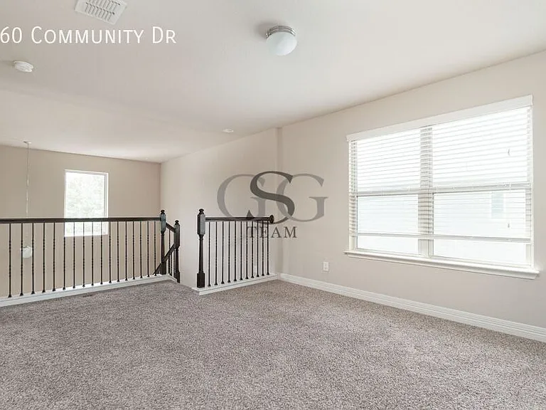 660 Community Dr — Photo 7