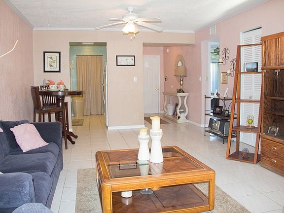 4th image of 241 SE 11th Ave #B
