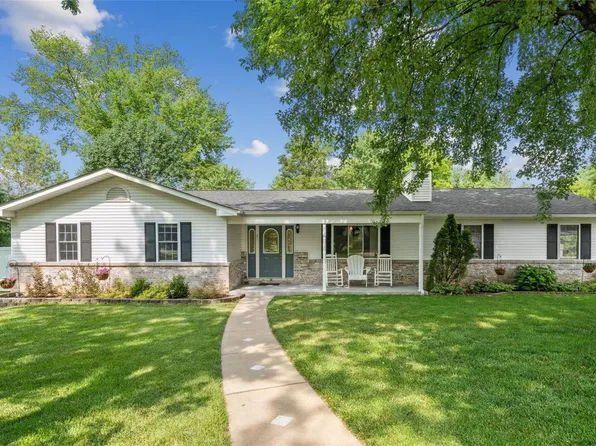 21 Millwell Dr, Maryland Heights, MO 63043