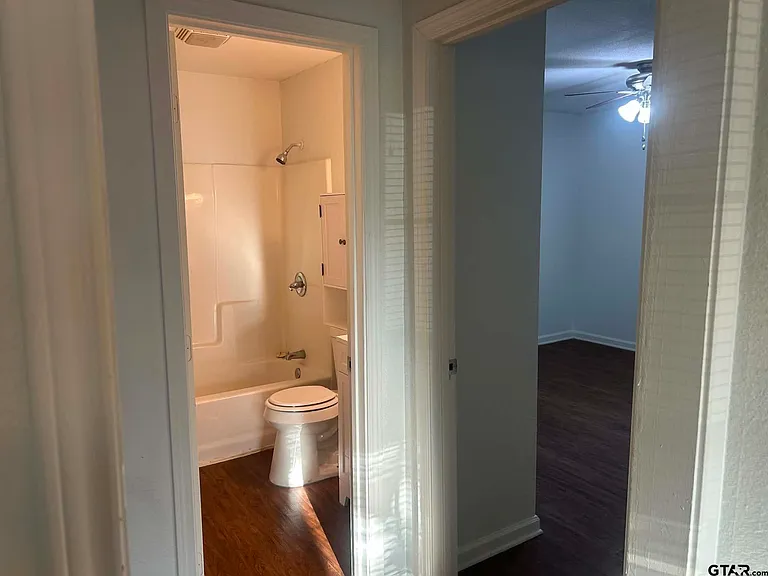 1702 W Mims St — Photo 5