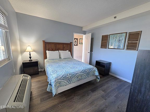 5th image of 3215 N River Rd #604