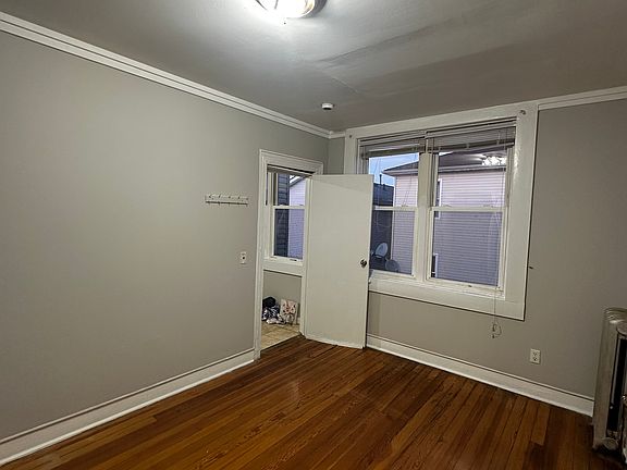 4th image of 84 Carlton Ave APT 2R