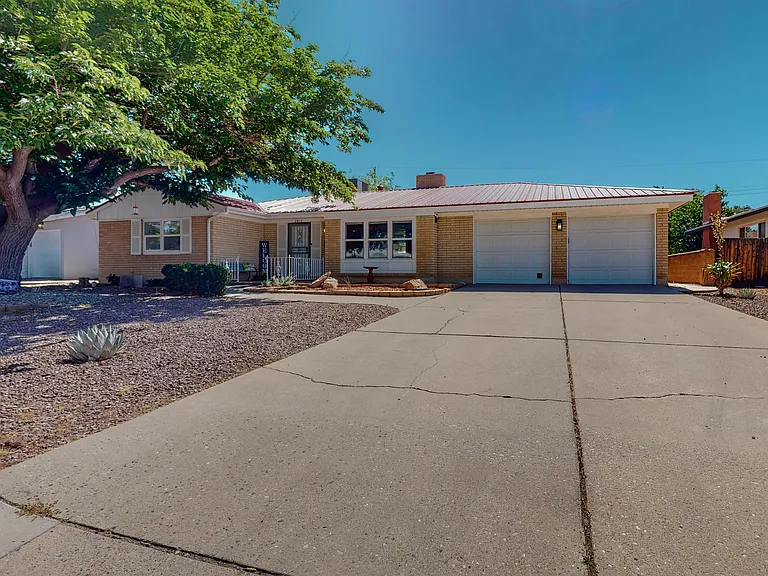 2810 Carolina St NE — Photo 3
