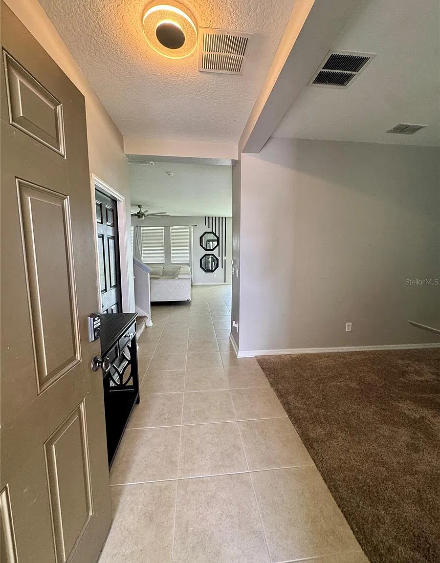5 bed, 3.0 bath, 2597 sqft, $3,200 — Photo 2