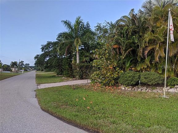 2nd image of 315 Antis Dr