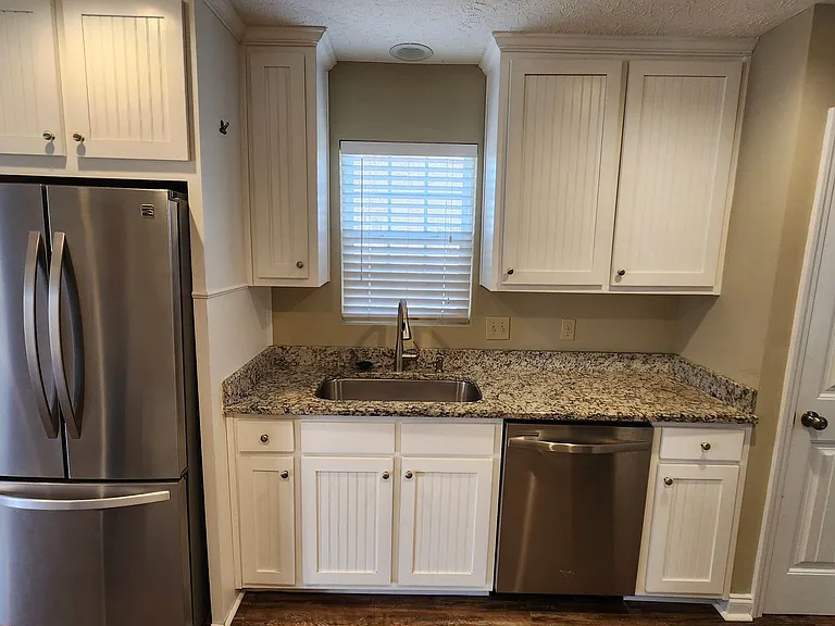 2702 N Railroad St — Photo 12