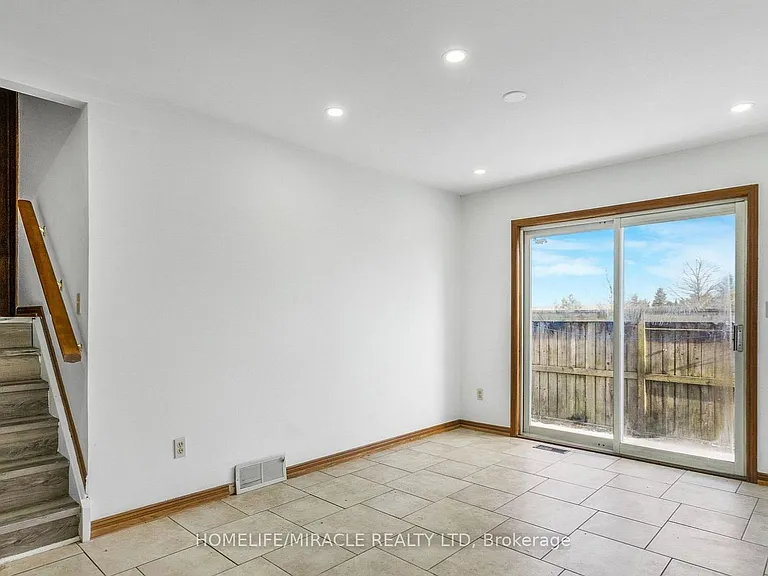 4 Eastwood Dr — Photo 5