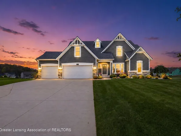 851 Harvest Home Ct, Lowell, MI 49331