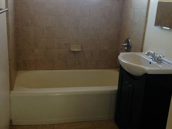 4th image of 1053 Greenfield Dr