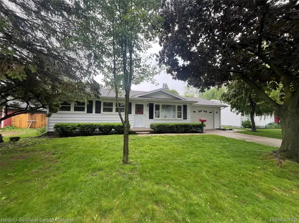 1420 Jones Pl, Port Huron, MI 48060