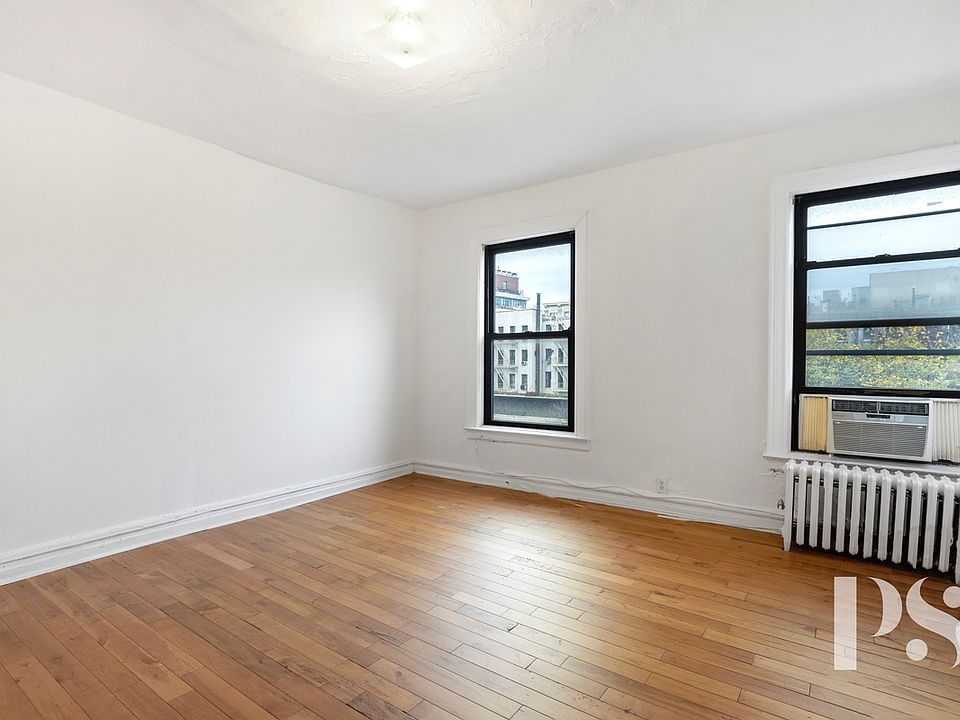 1st image of 321 E Houston St APT 3