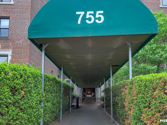 4th image of 755 Anderson Ave APT 5I