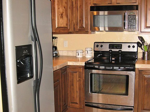 3rd image of 913 Forestglen Dr APT D