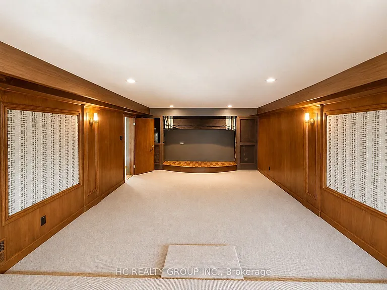 1 Tudor Gate — Photo 42