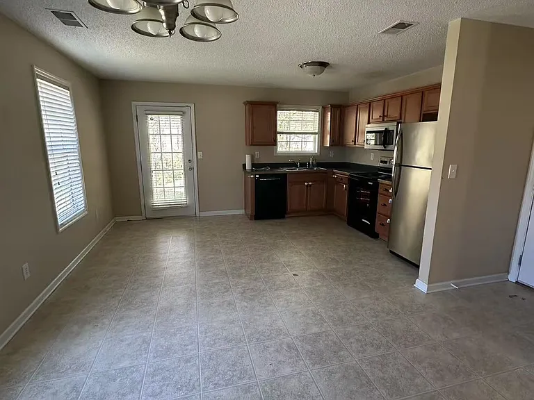 148 Milford Dr — Photo 7