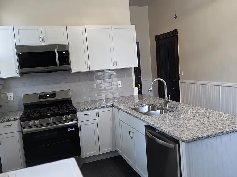 3140 Woodburn Ave — Photo 9