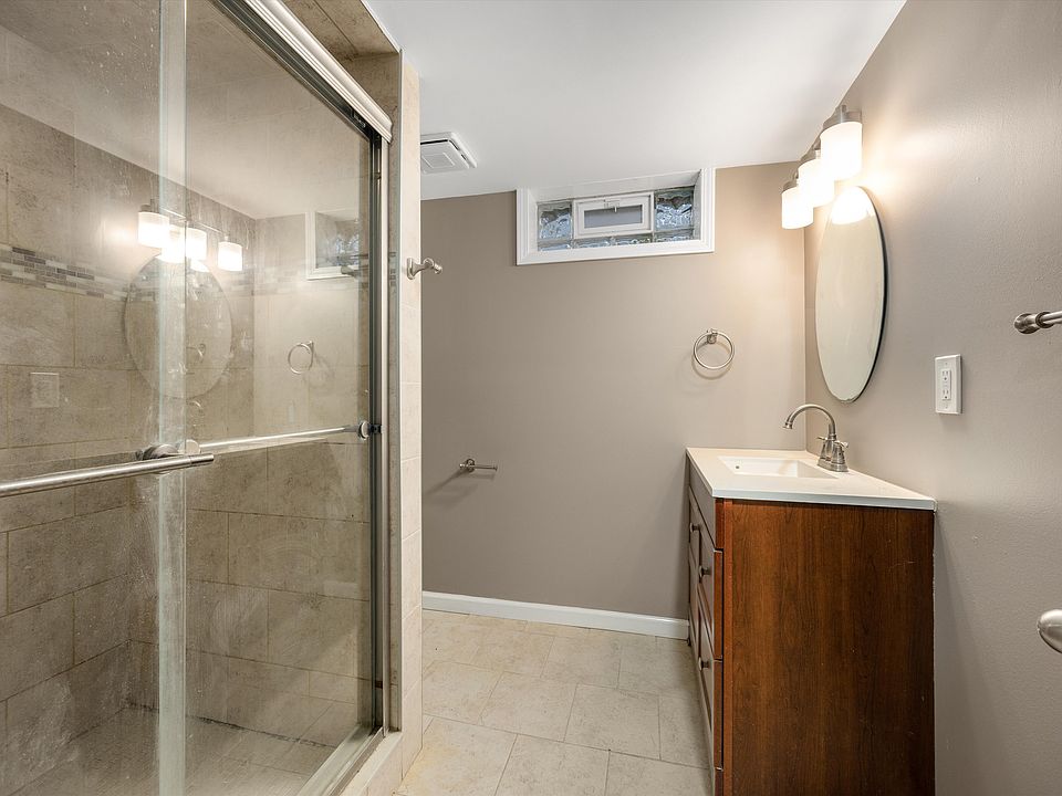 229 Devillen Ave, photo 16
