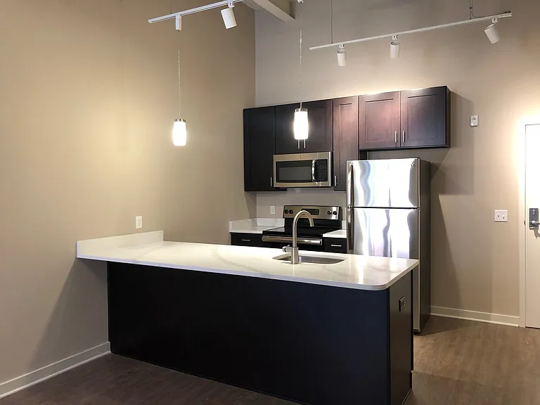 124-128 W Union Blvd — Photo 2