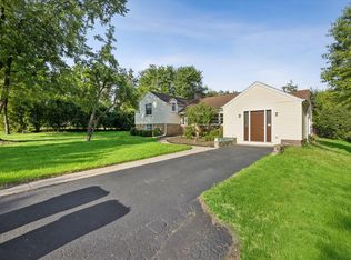250 Woodstock Ave, Clarendon Hills, IL 60514