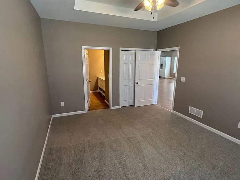 709 Stephanie Ct — Photo 6