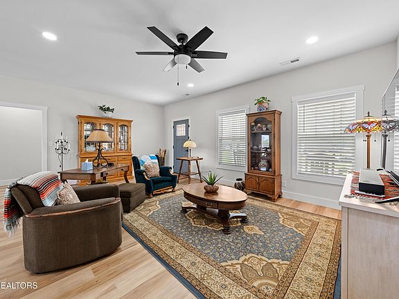 3rd image of 4033 Winter Haven Dr